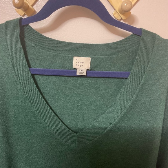 Ava and Viv thin v-neck sweater. - Picture 2 of 3